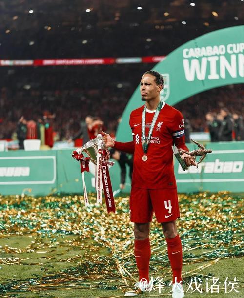 范戴克:本赛季五大联赛唯一头球解围超百的顶梁柱 范戴克:本赛季五大联赛唯一头球解围超百的顶梁柱